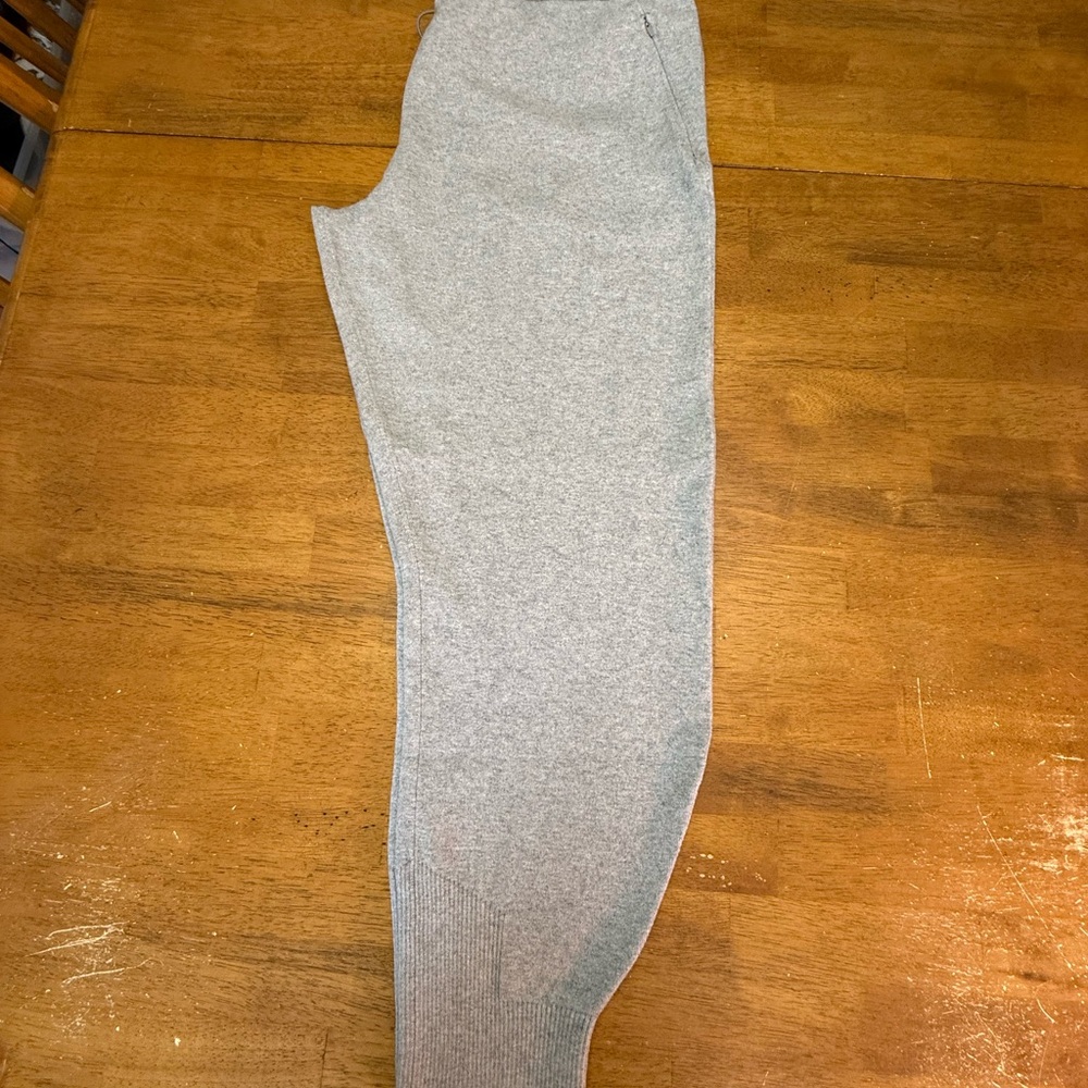 Lululemon Cotton Cashmere Knit Mid-Rise Barrel Jogger 14 - Picture 11 of 13